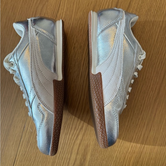 Puma Metallic Silver Sneakers - Picture 4 of 8
